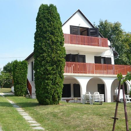 Judit Vendeghaz A Balatonnal Villa Vonyarcvashegy Exteriör bild